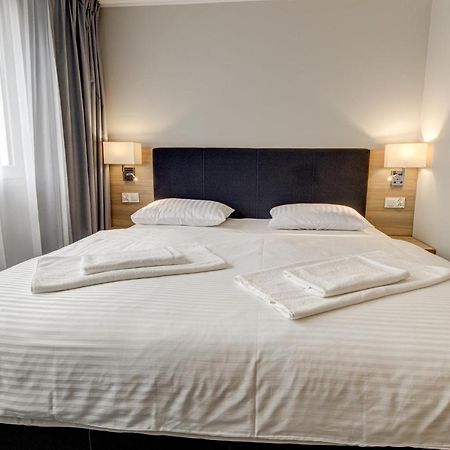 Hotel Dobosz Police Bagian luar foto