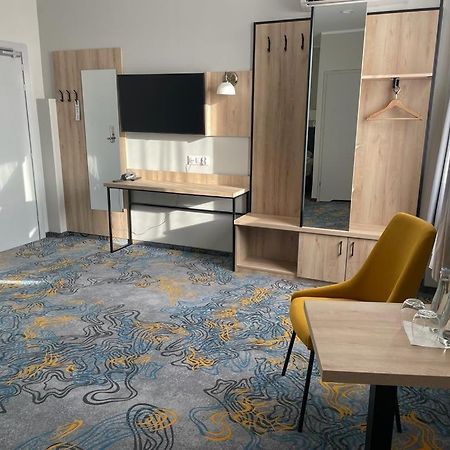 Hotel Dobosz Police Bagian luar foto