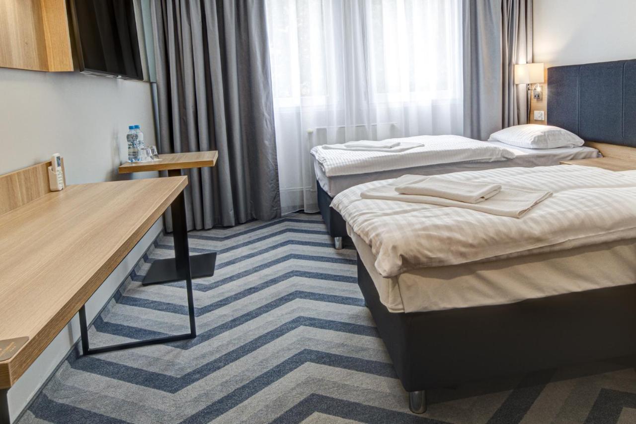 Hotel Dobosz Police Bagian luar foto