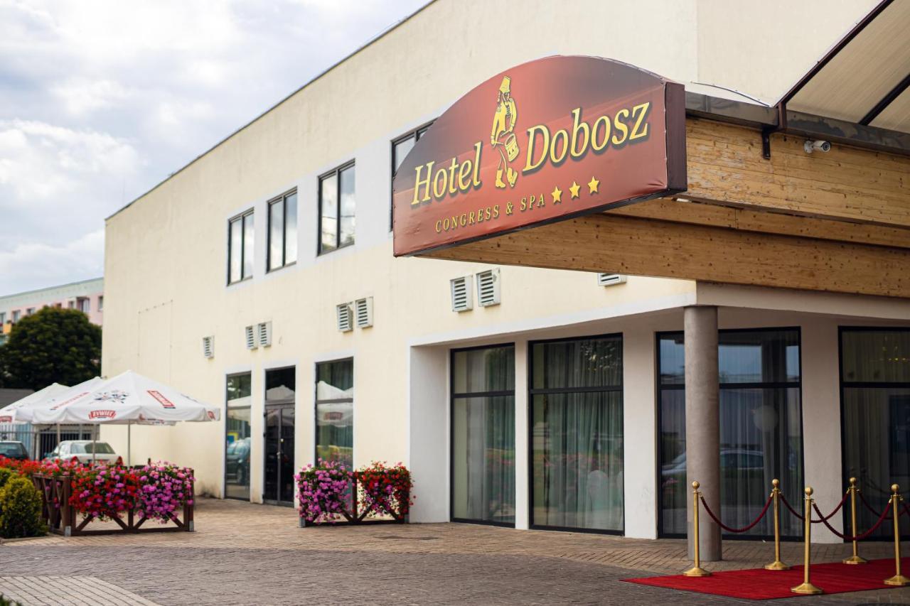 Hotel Dobosz Police Bagian luar foto