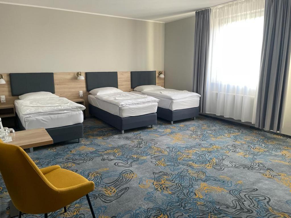 Hotel Dobosz Police Bagian luar foto