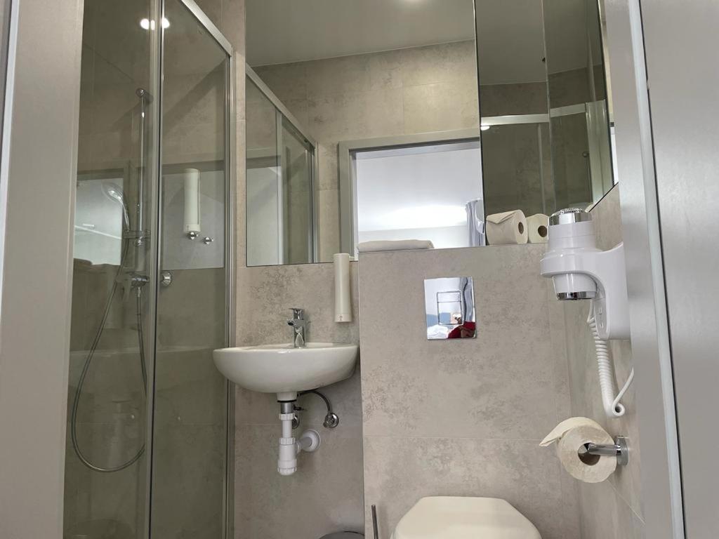 Hotel Dobosz Police Bagian luar foto