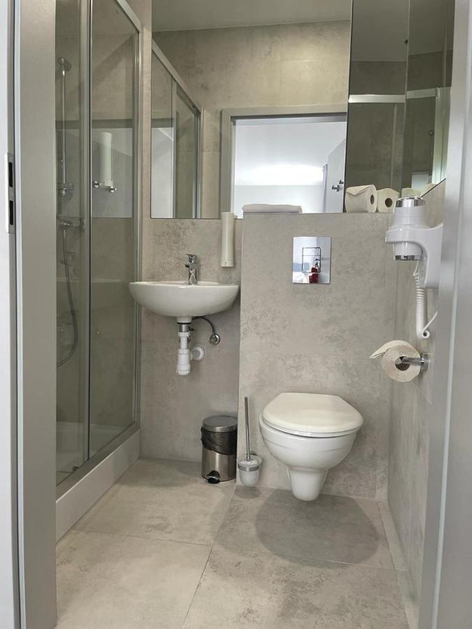 Hotel Dobosz Police Bagian luar foto