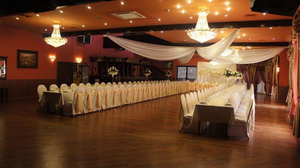 Hotel Dobosz Police Bagian luar foto