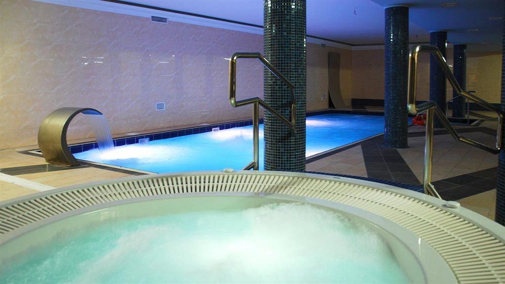 Hotel Dobosz Police Bagian luar foto