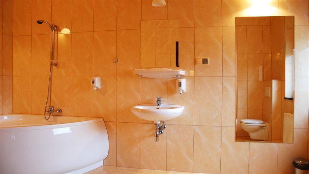 Hotel Dobosz Police Bagian luar foto