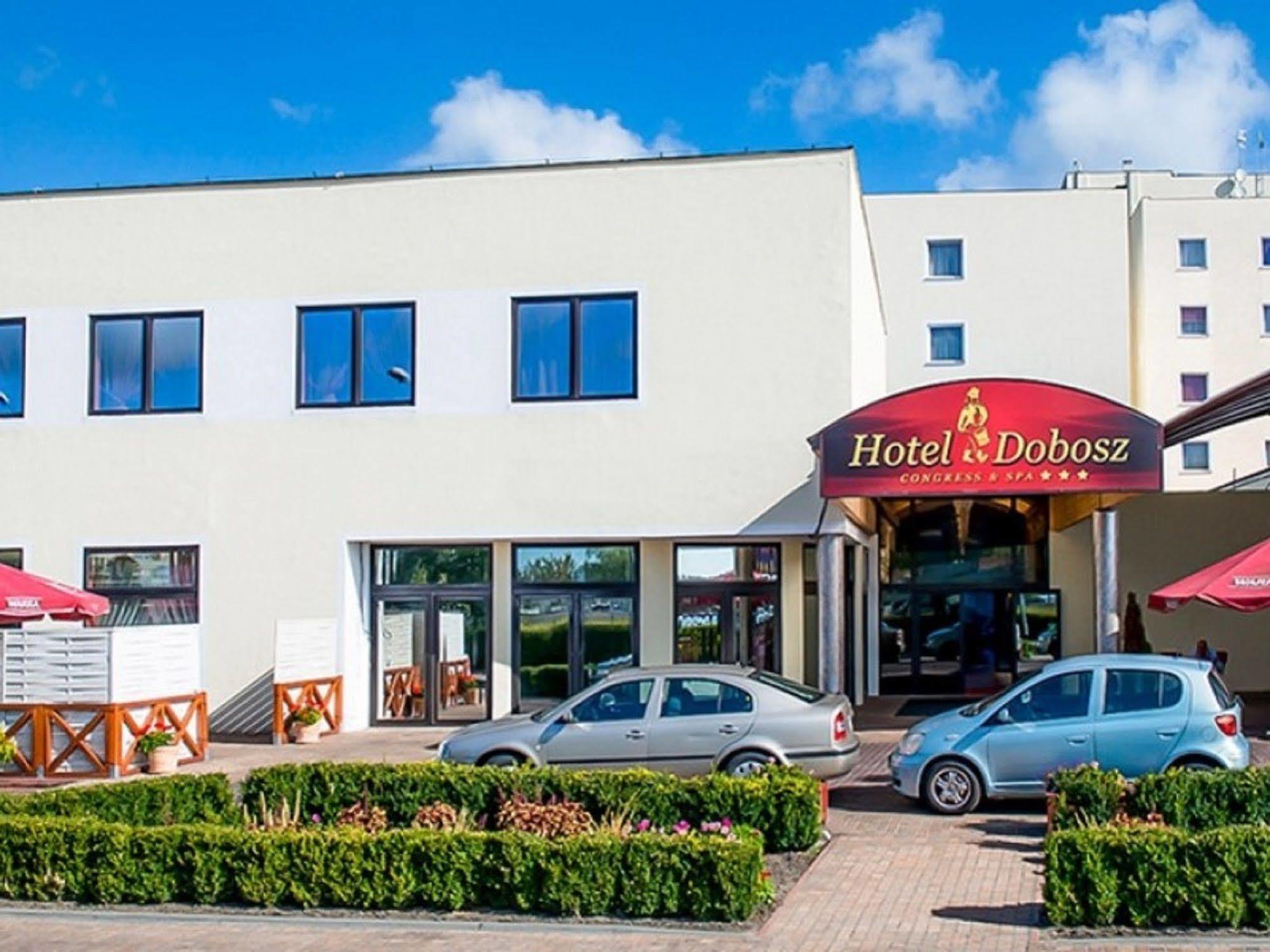 Hotel Dobosz Police Bagian luar foto