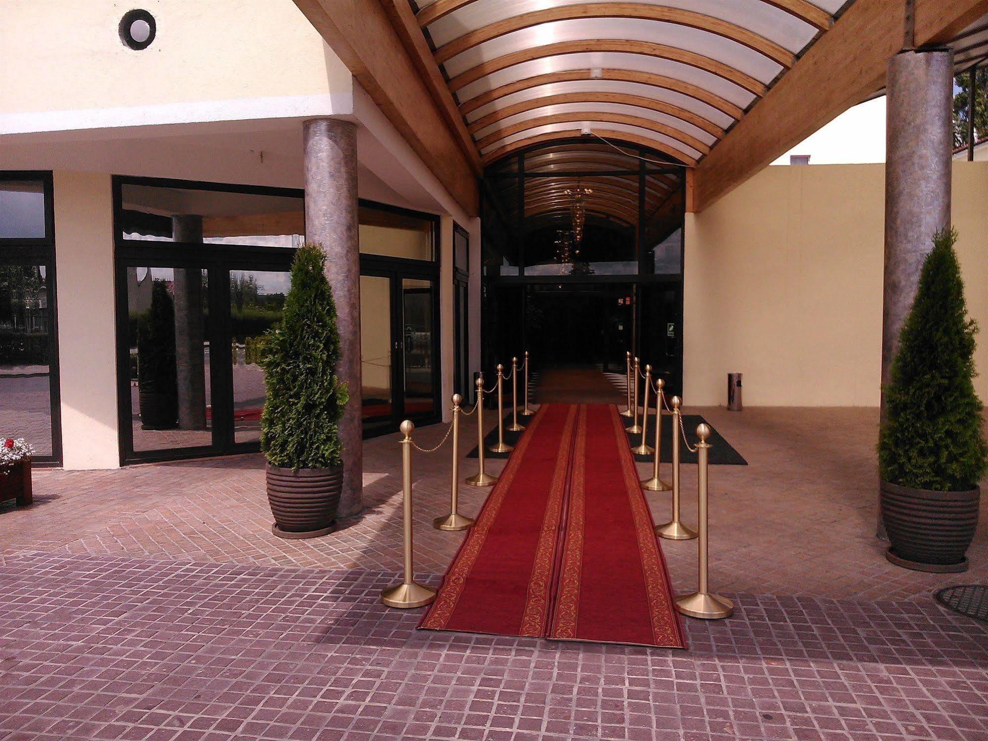 Hotel Dobosz Police Bagian luar foto