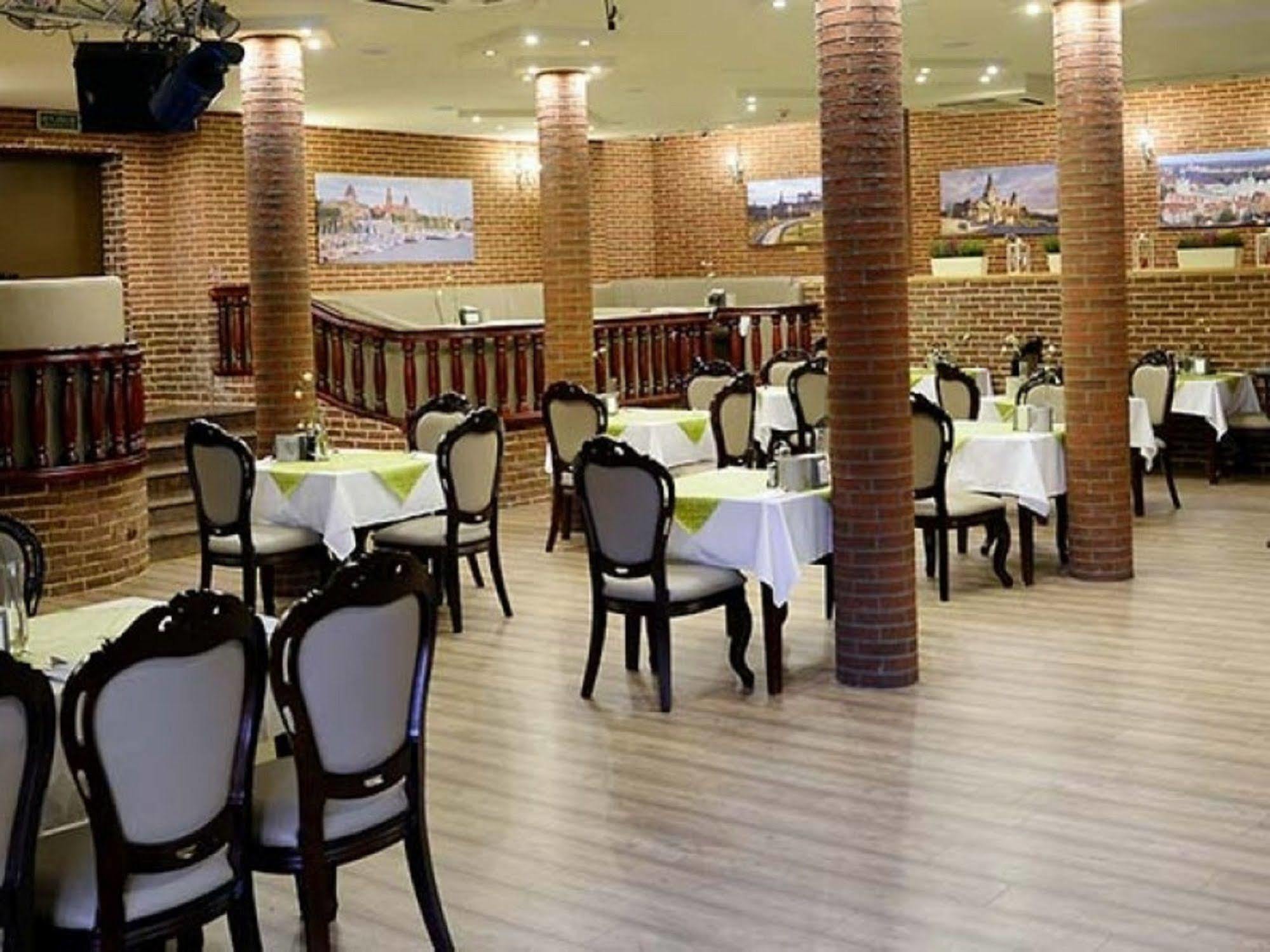 Hotel Dobosz Police Bagian luar foto
