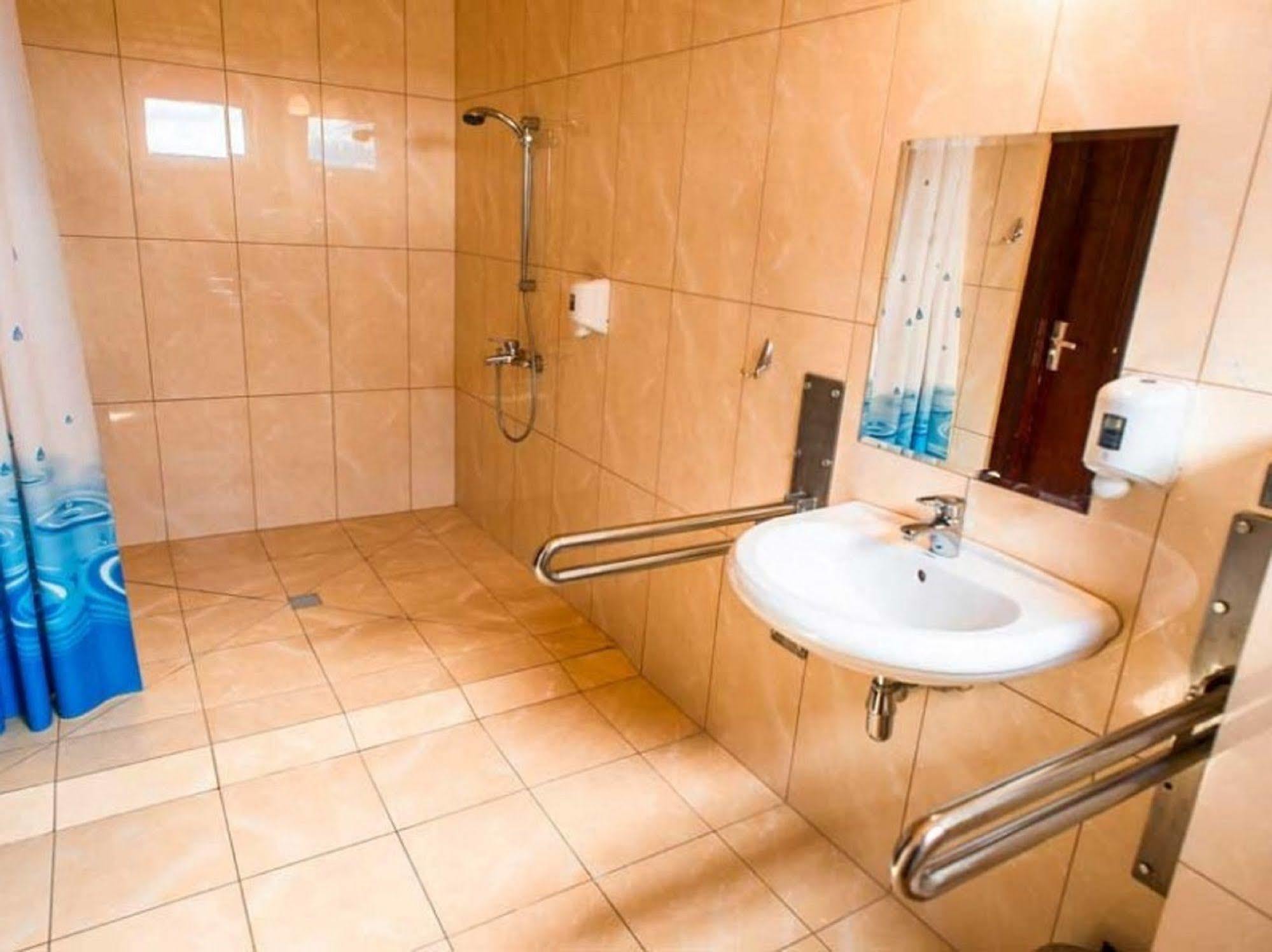 Hotel Dobosz Police Bagian luar foto