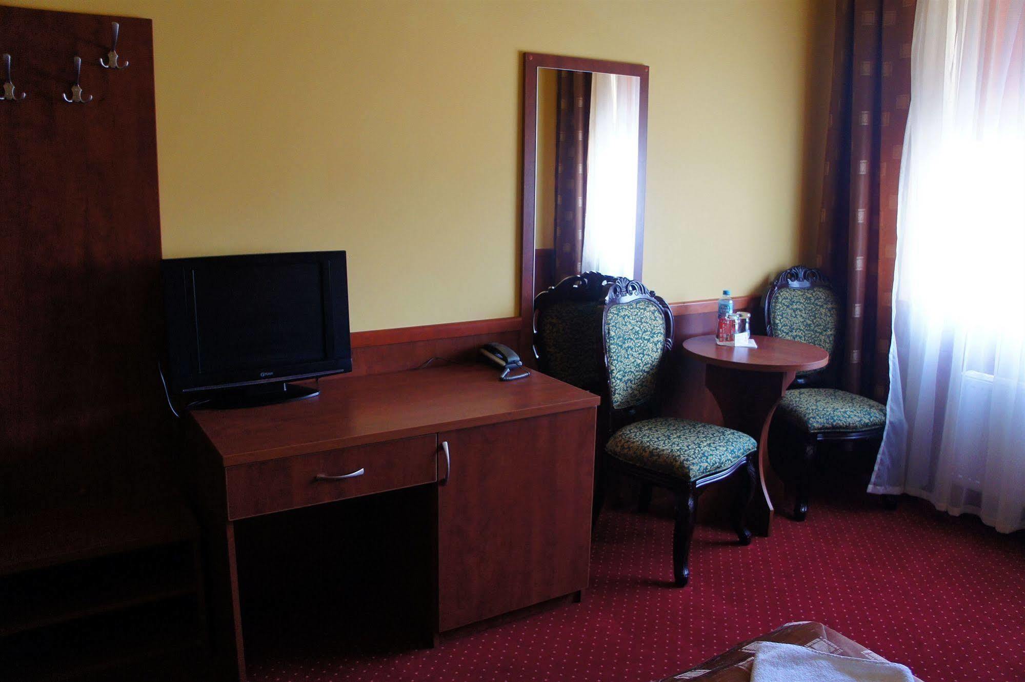 Hotel Dobosz Police Bagian luar foto