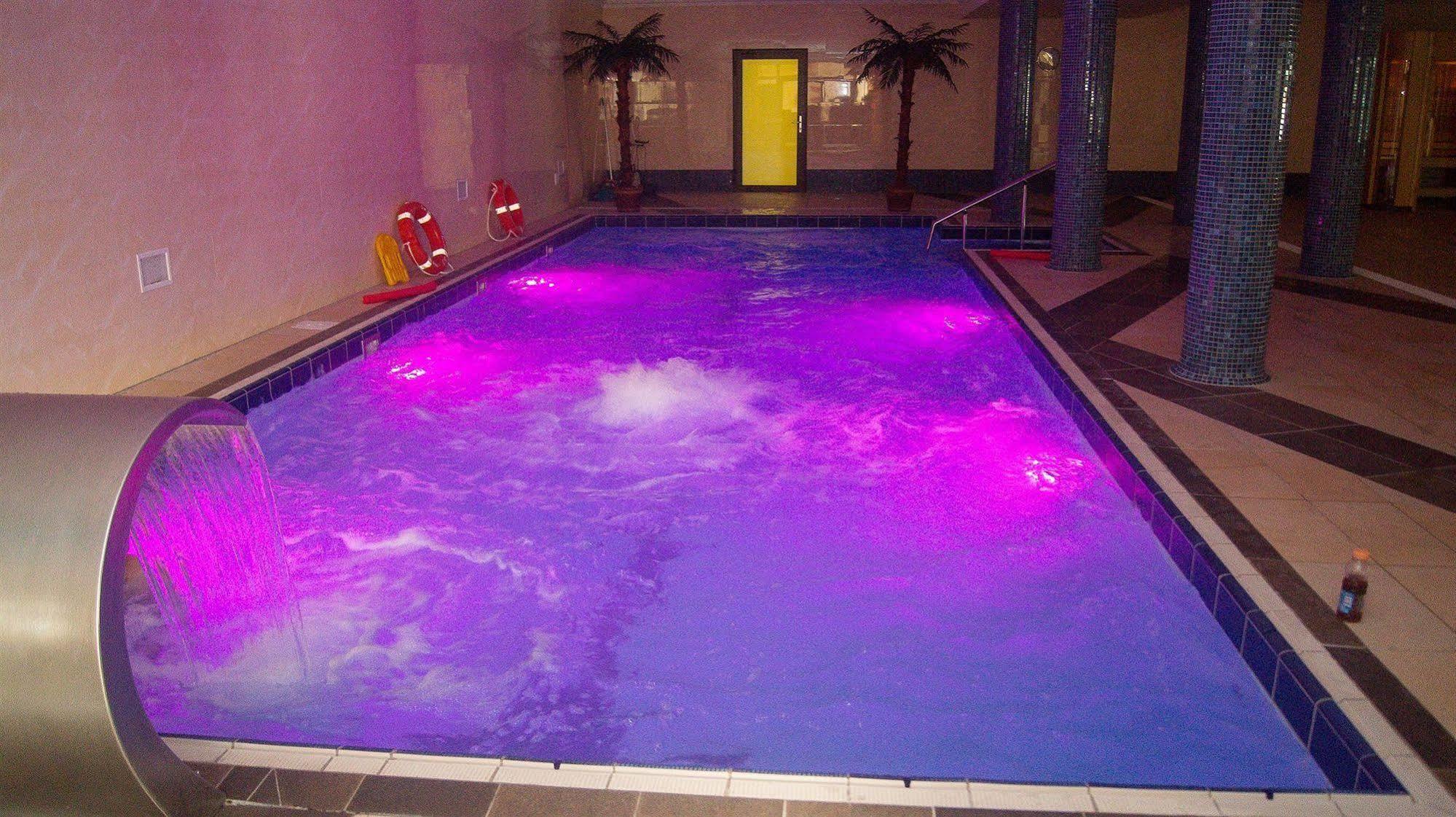 Hotel Dobosz Police Bagian luar foto