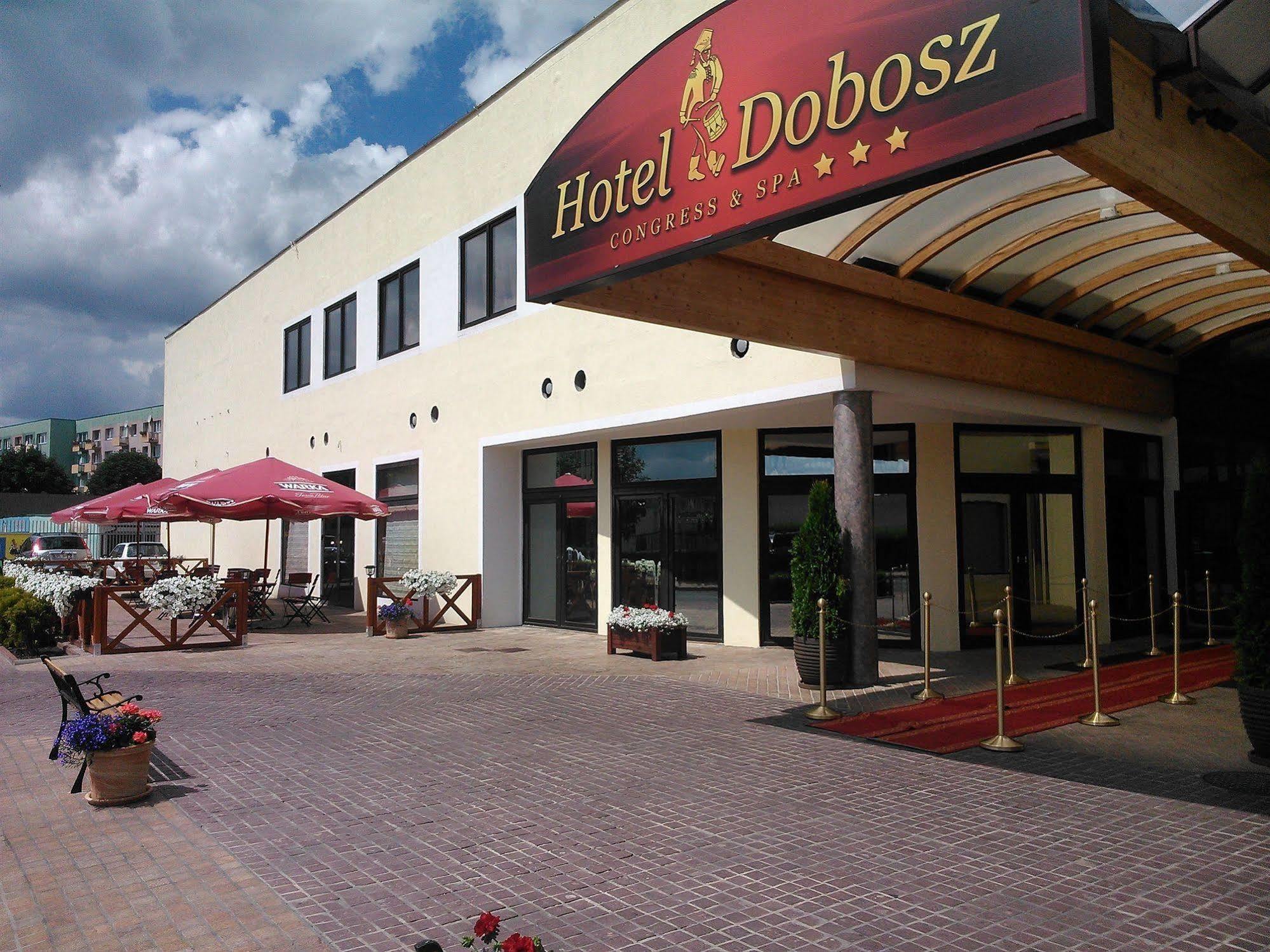 Hotel Dobosz Police Bagian luar foto