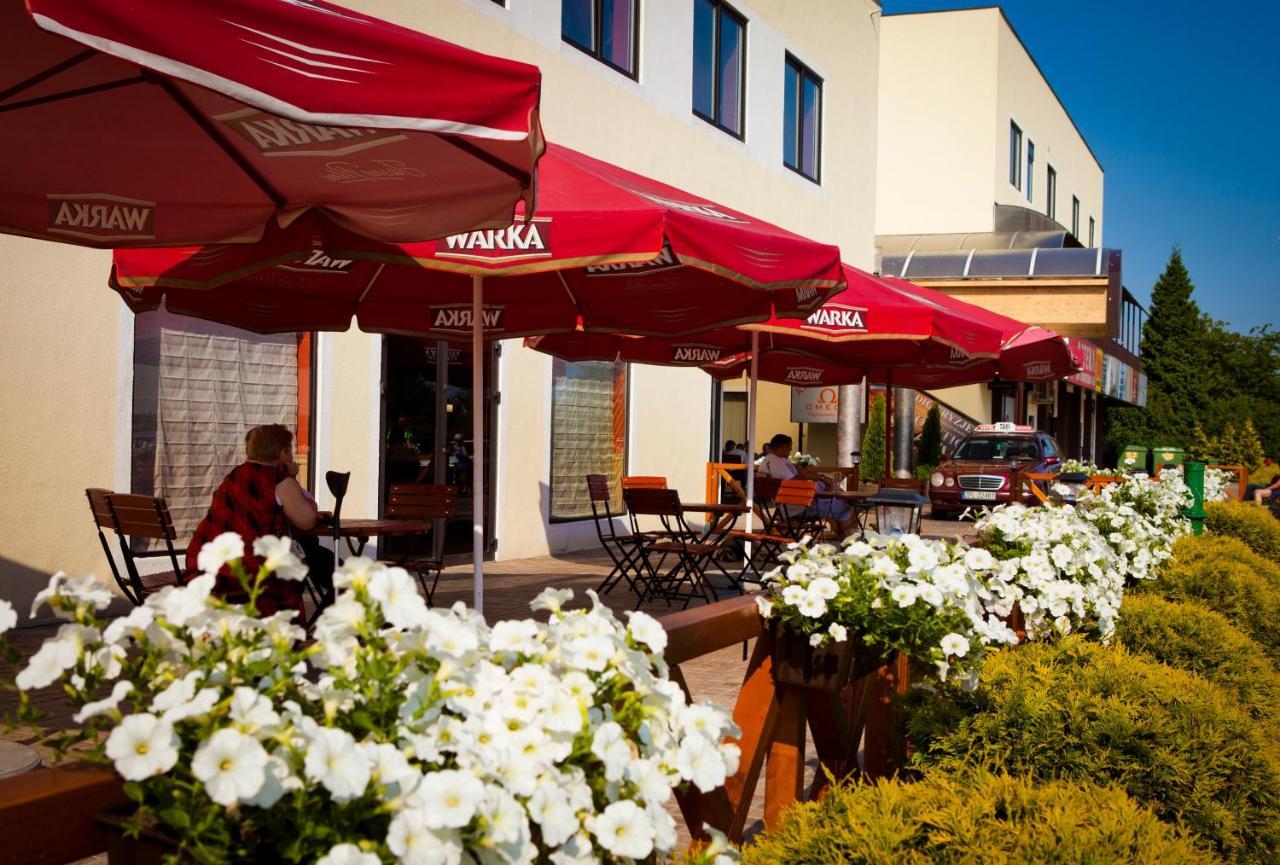 Hotel Dobosz Police Bagian luar foto
